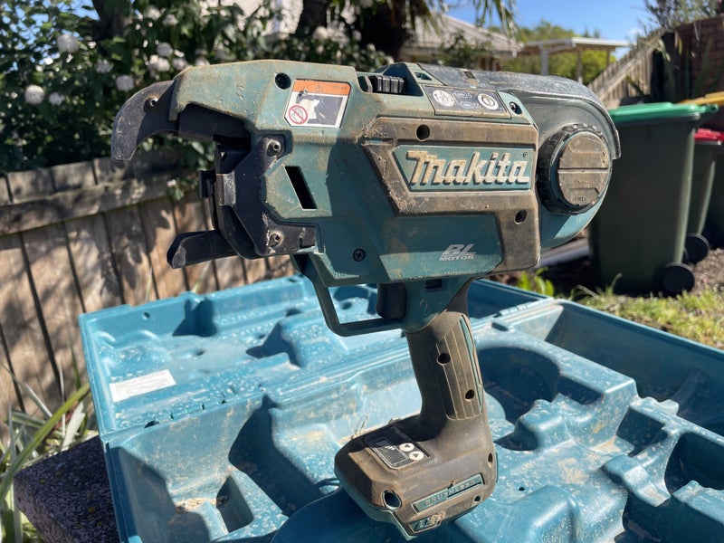 Makita 18V Rebar Tying Tool DTR180ZK BL LXT Carousel 1