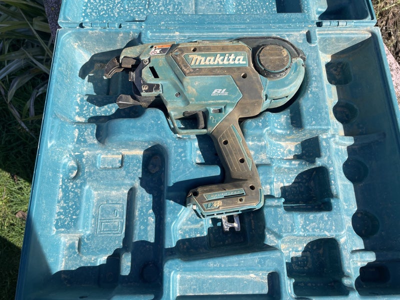 Makita 18V Rebar Tying Tool DTR180ZK BL LXT Carousel 4