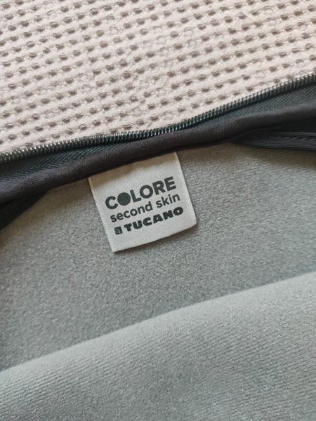 $1R, Neoprene Laptop Case, 15 inch, "Colore by Second Skin", Black Carousel 4