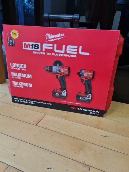 Milwaukee Drill/Driver kit Carousel 1