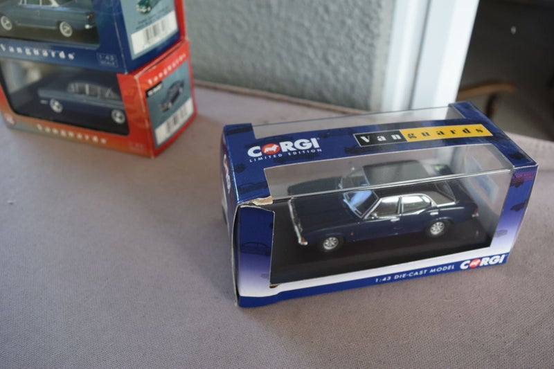 Ford Cortina Mark 3 - Blue - 1/43 Carousel 2