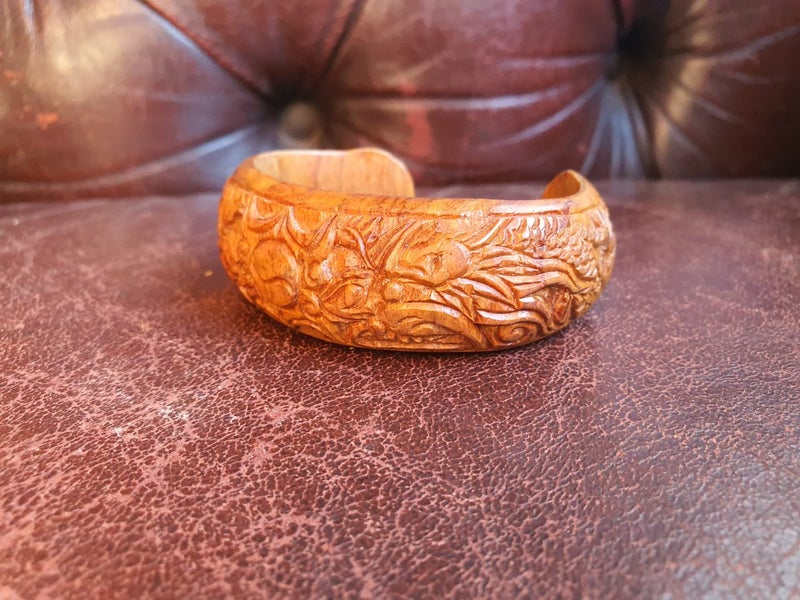 Carved Wooden Yin Tang Bangle Carousel 2