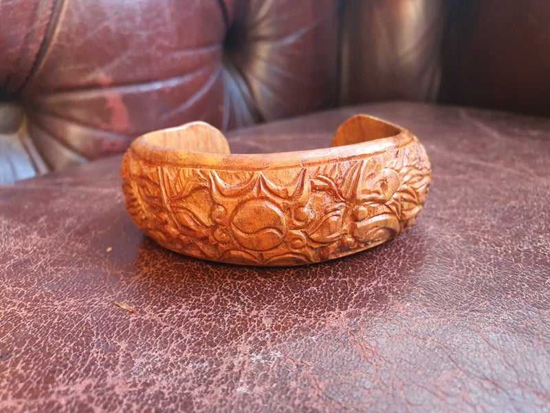 Carved Wooden Yin Tang Bangle Carousel 1