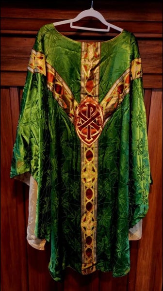 Beautiful Chasuble (Green)! Carousel 2
