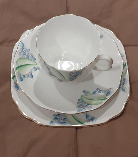 VNTGE ROYAL ALBERT* LILAC TIME* BONE CHINA TRIO* circa 1930 VGC Carousel 1