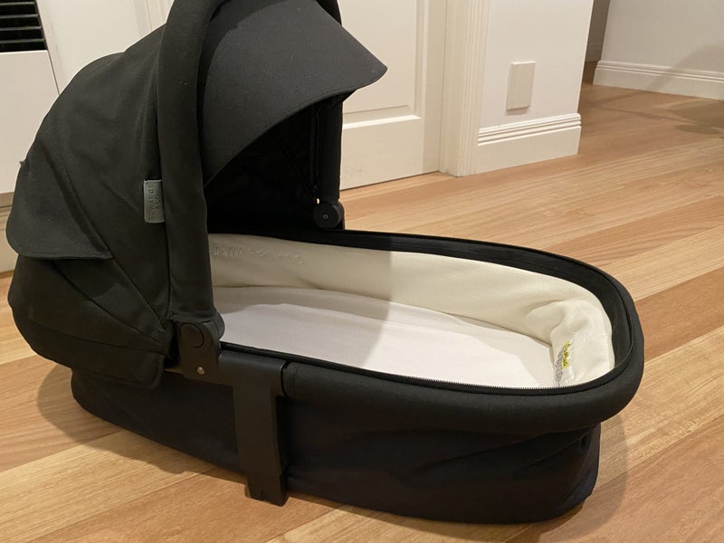 Edwards and co carry cot Carousel 1