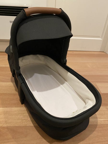 Edwards and co carry cot Carousel 2