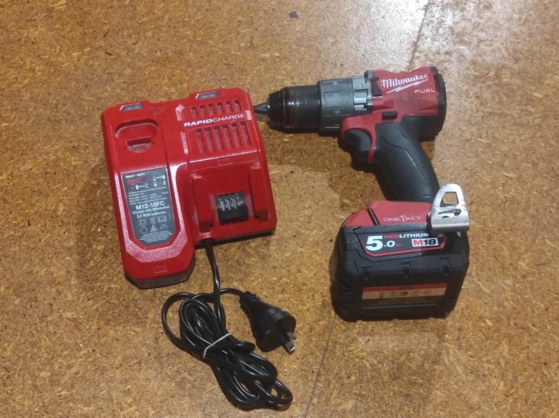 Milwaukee drill with battery and charger Carousel 1