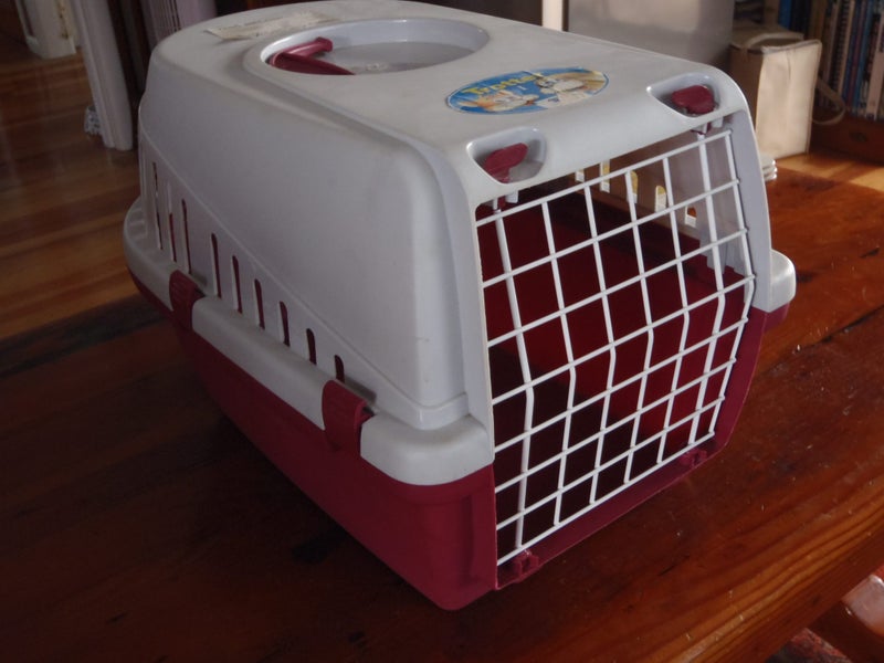 Small Dog or Cat Carry Cage Carousel 1