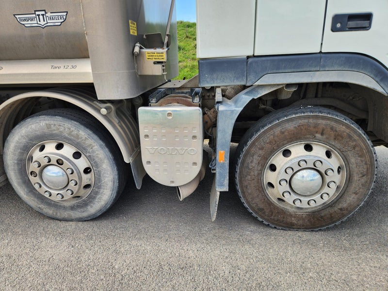 2014 Volvo FM500 8 x 4 Truck and 5 Axle Trailer...62867854294147112