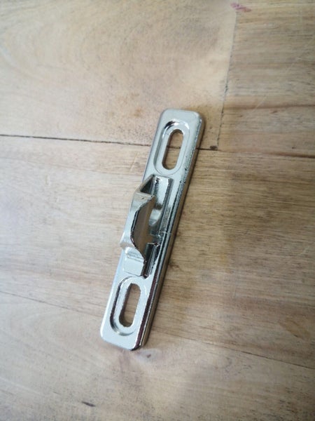 Brand New Sliding door handle kit, key cylinder, 2 keys and striker plate Carousel 4