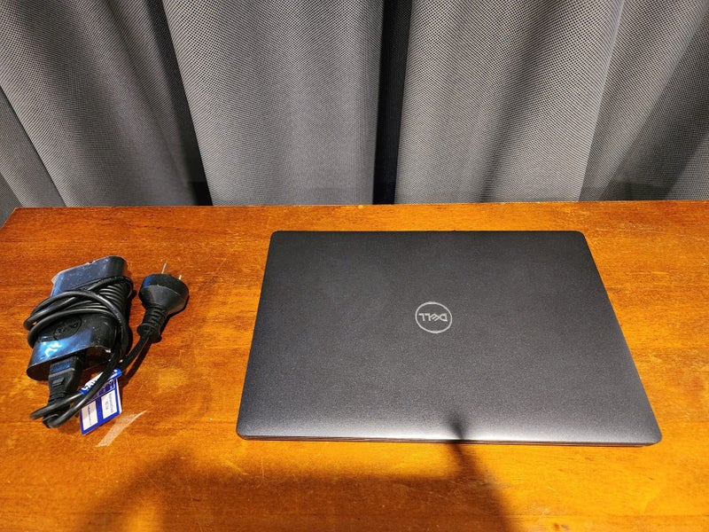 Dell Latitude 5300 Business Laptop / i5 8365U / 8 GB RAM / 256GB SSD62867851737601112