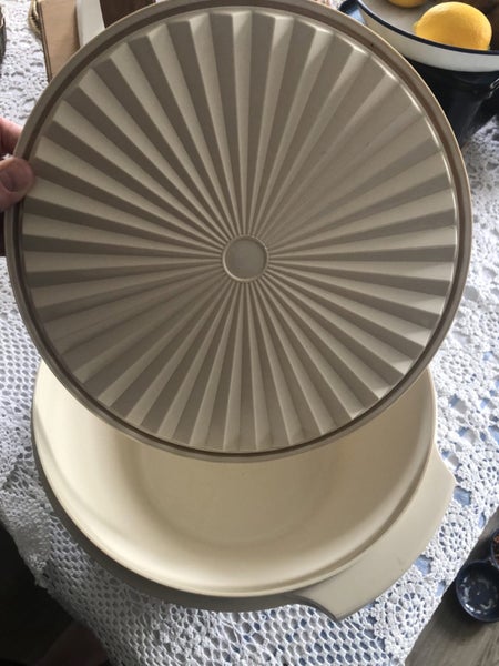 Retro Tupperware large beige Salad bowl with lid Carousel 5