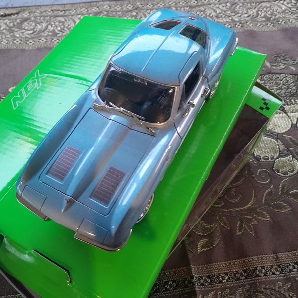 CHEVY CORVETTE 1/24 DIECAST Carousel 4