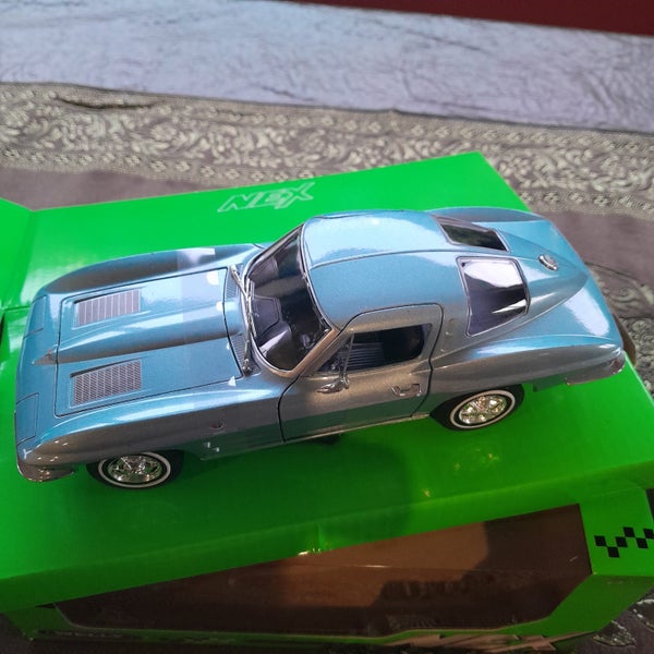 CHEVY CORVETTE 1/24 DIECAST Carousel 2