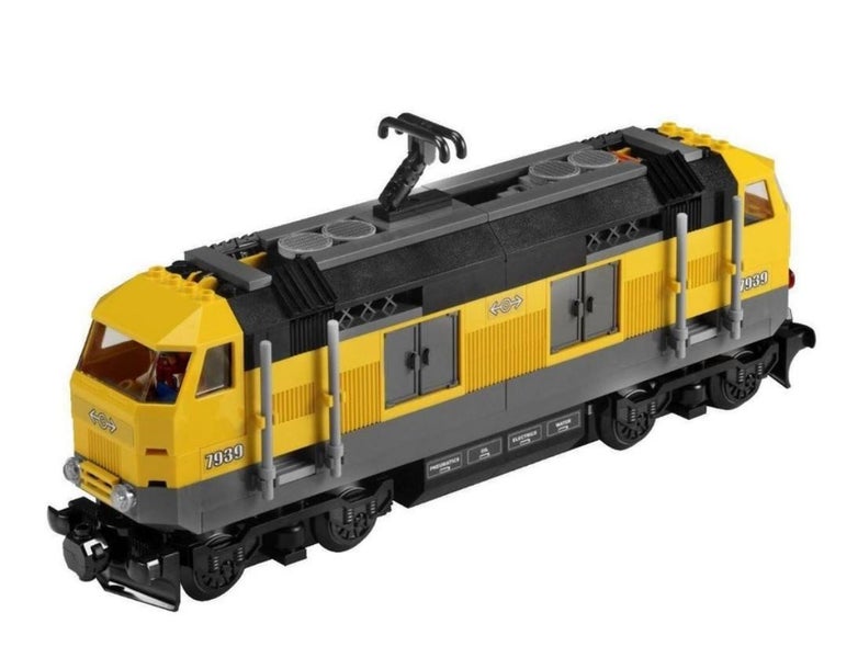 7939 Lego City Cargo Train Locomotive Including Power Functions Carousel 1