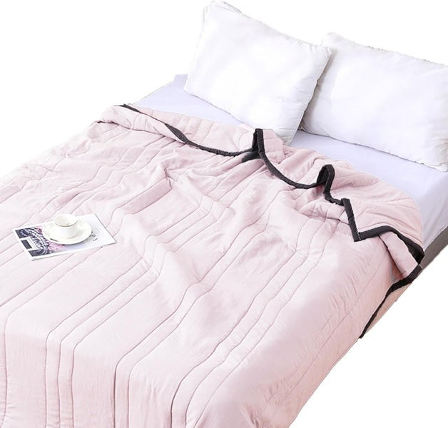 Cooling Summer Blanket, Lightweight Air-Conditioned Quilt for Hot Sleepers Carousel 2