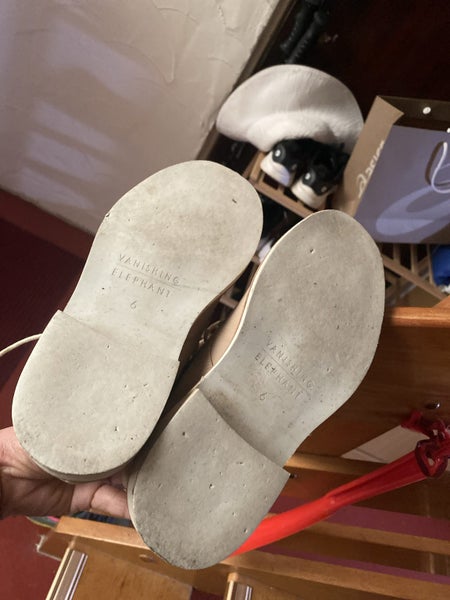 Vanishing elephant shoes Carousel 5