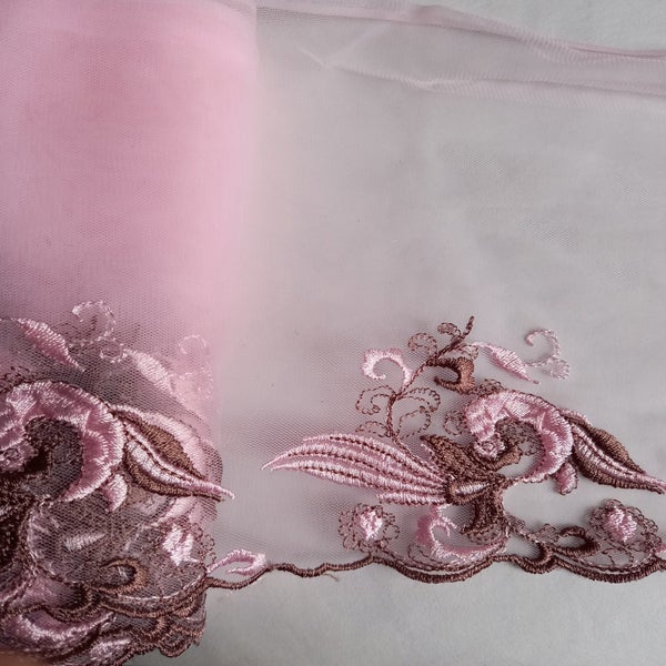 Lace 4.5 meters 12.5cm Carousel 1