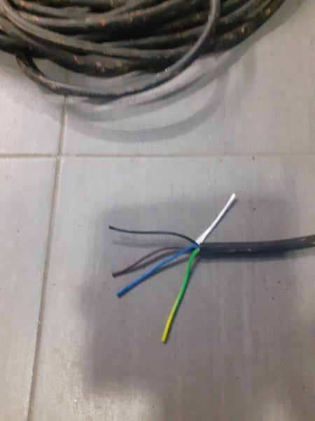 electric cable rubber sheaved, 4 core x 1.5mm2 x 24.8m long Carousel 2