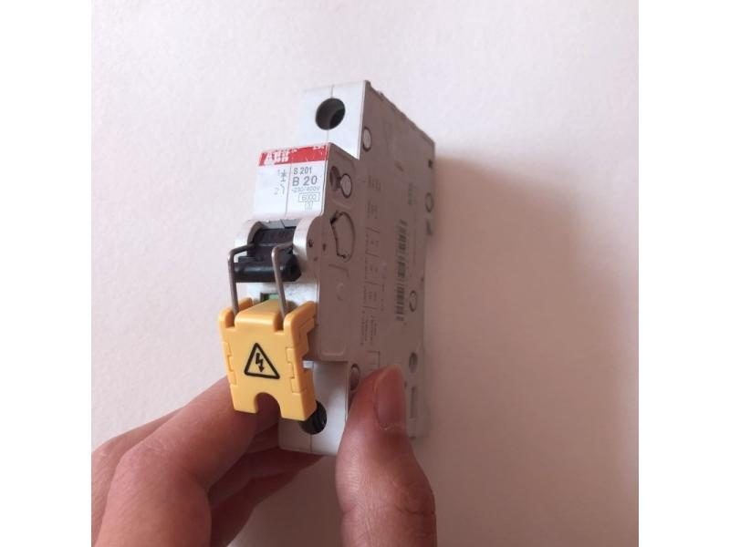 10pcs/lot Multi Pole MCB Lockout Master Lockout 1P 2P 3P 4P Breaker Lockout ABB Carousel 2