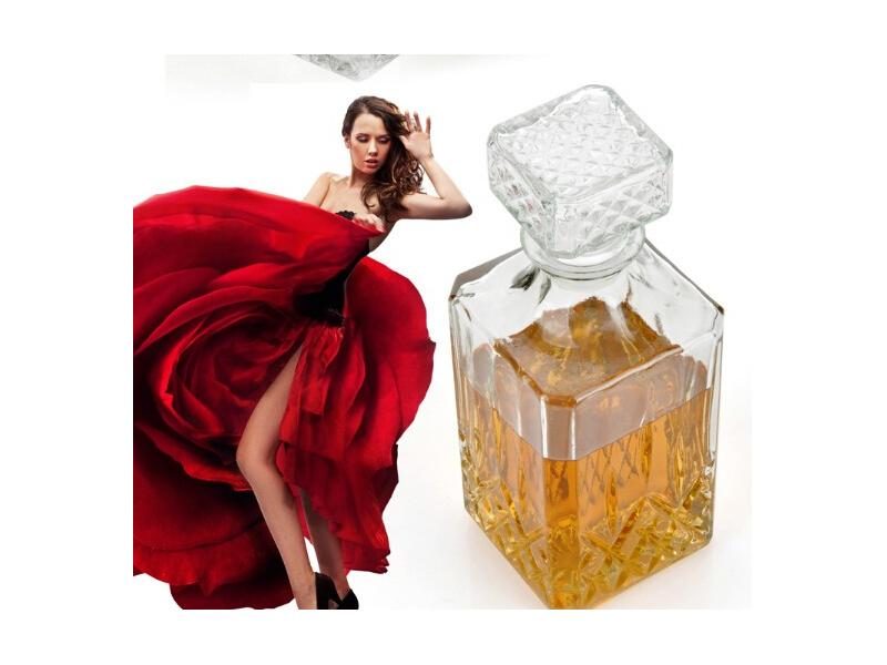 Glass Decanter Carousel 1