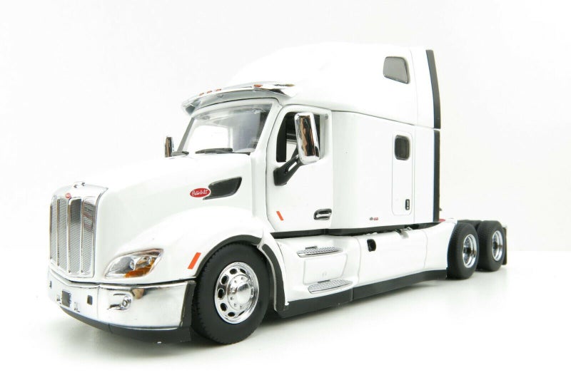 Peterbilt 579 UltraLoft 6x4 Prime Mover Truck White 1:50 Carousel 2