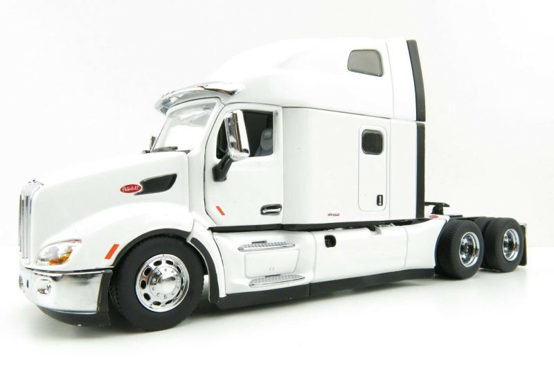 Peterbilt 579 UltraLoft 6x4 Prime Mover Truck White 1:50 Carousel 1