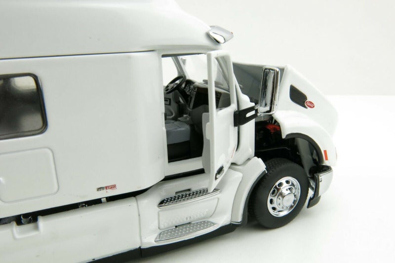 Peterbilt 579 UltraLoft 6x4 Prime Mover Truck White 1:50 Carousel 8