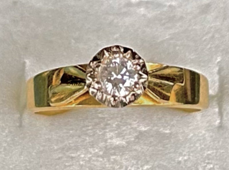 18ct yellow gold diamond solitaire ring . Carousel 2