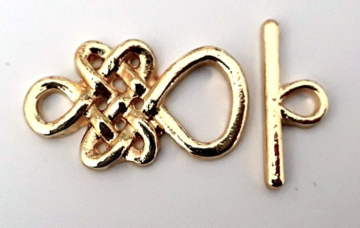 A GOLD CELTIC KNOT TOGGLE CLASP Carousel 1