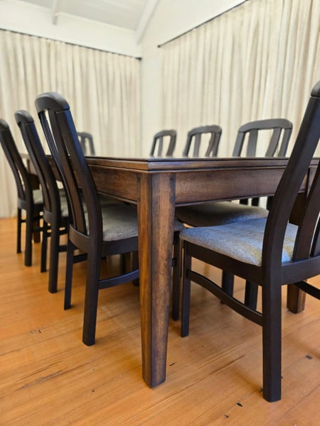 Dark Oak Extendable Dining Table62933735906818112