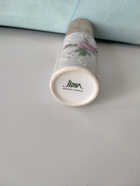 Pretty vintage atomizer perfum bottle with pink rose Carousel 2