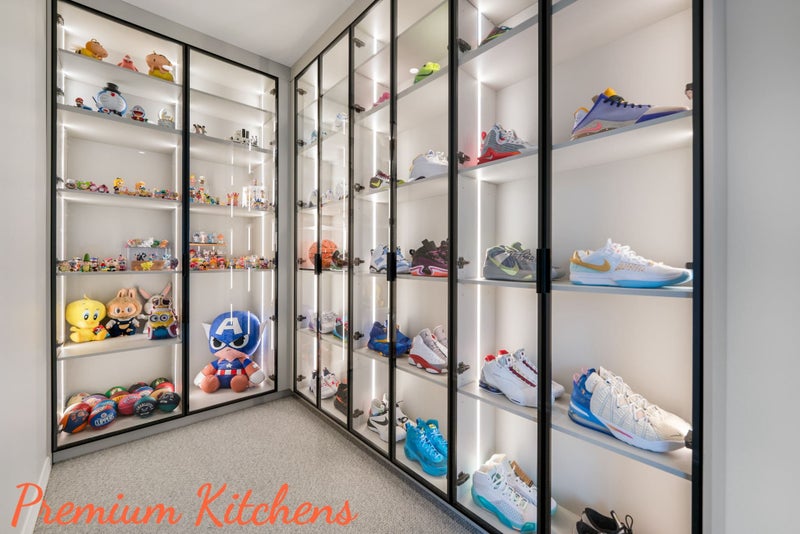 Modern and stylish display cabinets Carousel 1