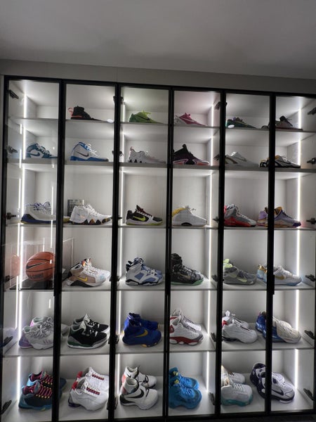 Modern and stylish display cabinets Carousel 2