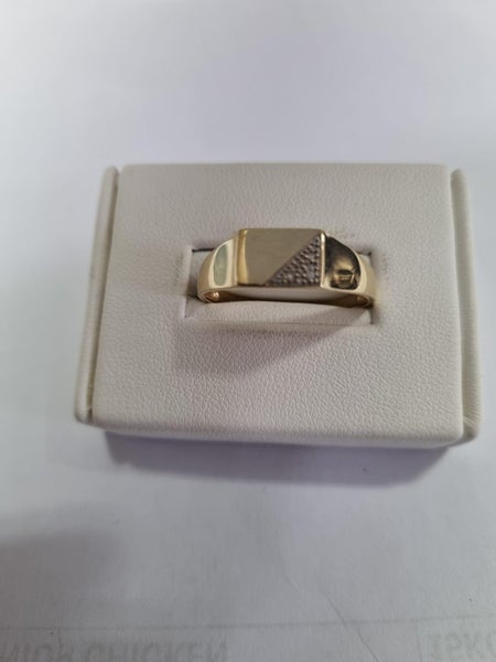 9ct Gold Gents “Dress” Style Ring Carousel 1