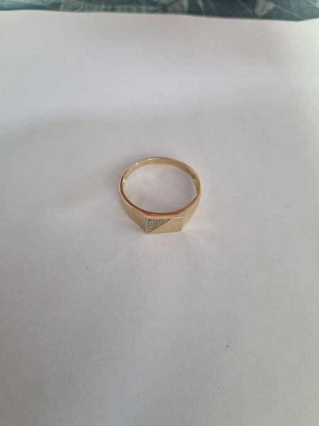 9ct Gold Gents “Dress” Style Ring Carousel 2