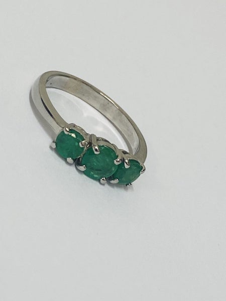 ***18CT WHITE GOD EMERALD 3 STONE RING**** Carousel 2