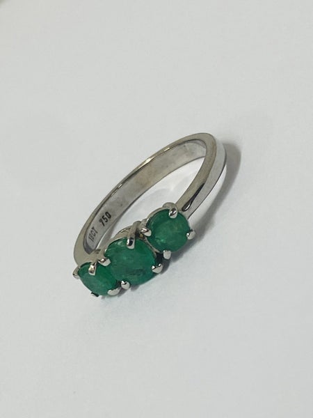***18CT WHITE GOD EMERALD 3 STONE RING**** Carousel 3
