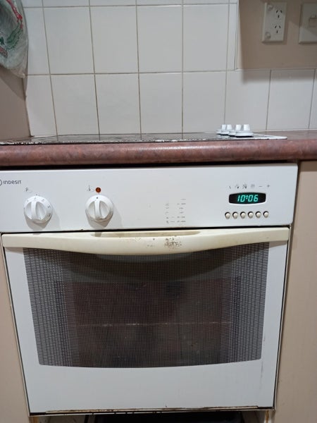 INDESIT ELECTRIC OVEN Carousel 1