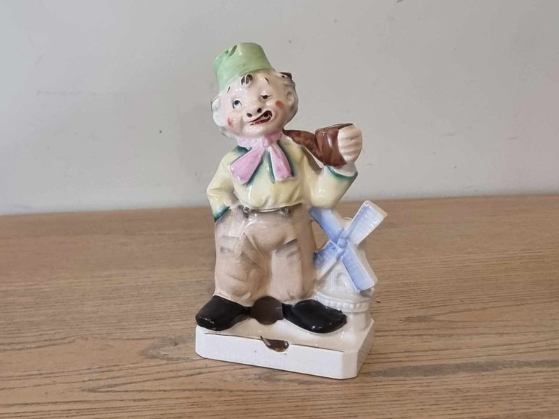 Vintage Japanese Novelty Ceramic ''Smoker'' Ashtray Dutch Man with Pipe Carousel 2