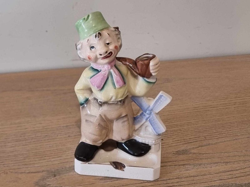 Vintage Japanese Novelty Ceramic ''Smoker'' Ashtray Dutch Man with Pipe Carousel 1