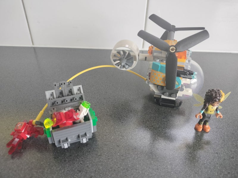 Lego DC Super Hero Girls Retired Set #41234 Bumblebee Helicopter Carousel 3