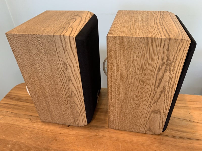 Beautiful Infinity SL-10 Bookshelf Speakers - Excellent Condition! Carousel 9
