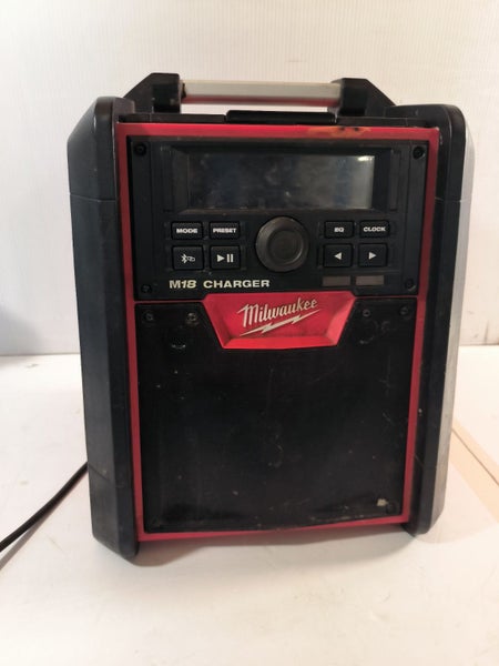 MILWAUKEE WORK RADIO M18RC #A2143656-1 Carousel 1