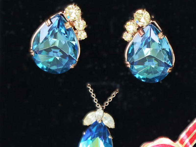 Vintage 50s Boxed Set Crystal Statement Earrings & Pendant in Vitrail Peacock Carousel 2