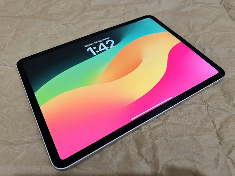 Apple iPad Pro 11 A1934 Cellular 256GB Carousel 1