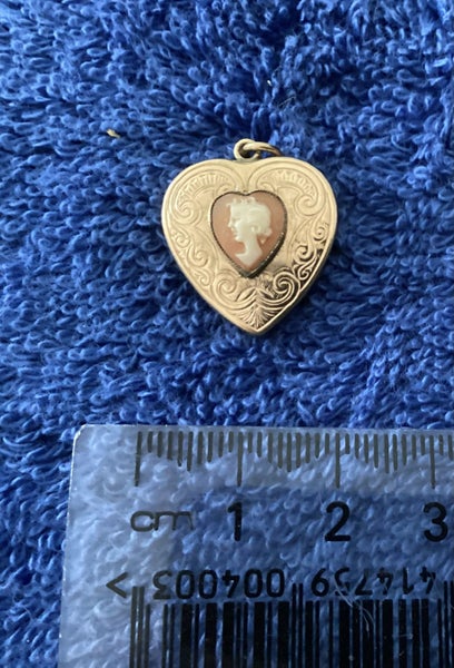 HEART PENDANT WITH A CAMEO & A PHOTO (or Hair) CAVITY Carousel 1