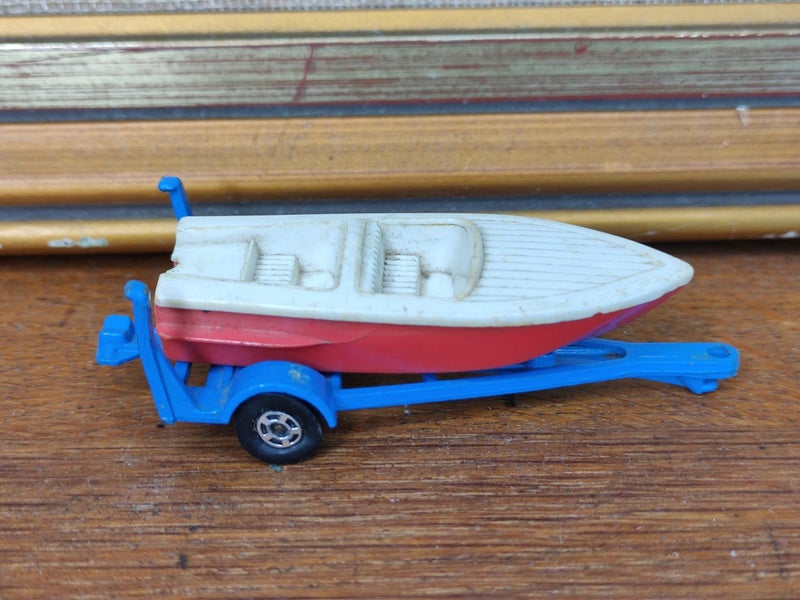Lesney Matchbox Sport Boat and Trailer No. 48 Carousel 2