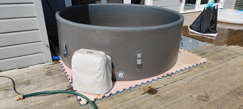 8 person Spa Pool RRP $3400 - 2400w Carousel 1